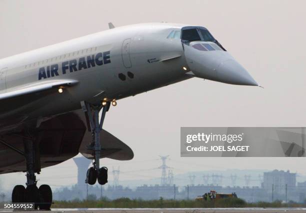 Le Concorde se pose, le 31 mai 2003 à 17h45, sur une piste de l'aéroport de Roissy-Charles de Gaulle, en provenance de l'aéroport John Fitzgerald...