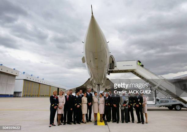 Vue réalisée le 12 mai 2003 à l'aéroport de Roissy Charles de Gaulle, de personnels naviguant posant un avion supersonique franco-britannique...