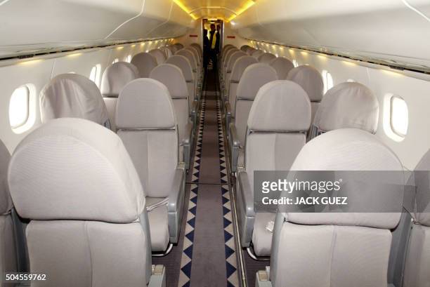 Vue réalisée le 12 mai 2003 à l'aéroport de Roissy Charles de Gaulle, de l'intérieur d'un avion supersonique franco-britannique Concorde. Le dernier...