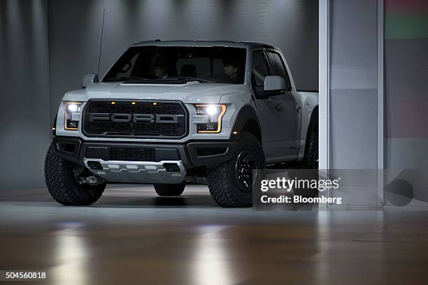 2016 Raptor Pic 113 Ford F 150 Raptor Stock Photos, High-Res Pictures, and Images ...