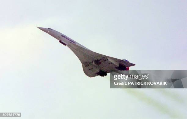 Vue du décollage le 18 janvier 2001 d'un Concorde de la compagnie Air France, immatriculé FBF-BV. Le supersonique "fox bravo" à décollé de l'aéroport...