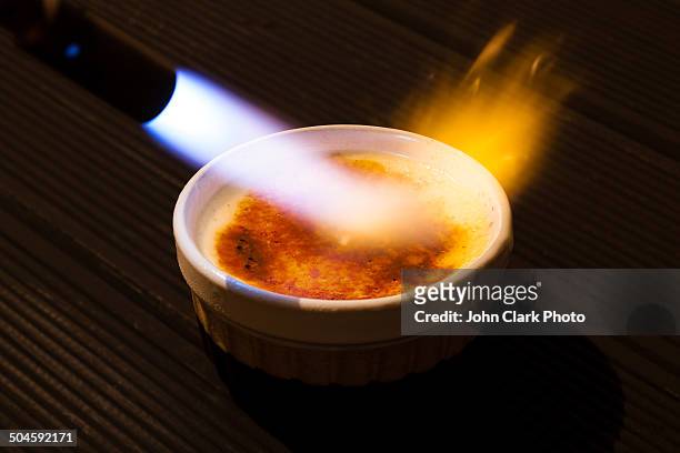 creme brulee - creme brulee stock pictures, royalty-free photos & images