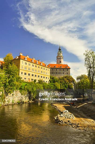 View of the Vltava River and Castle Town Cesky Krumlov in South Bohemia Region, Czech Republic. Vista do rio Vltava e do Castelo da Cidade Cesky...