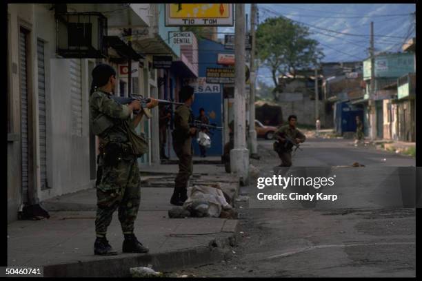 Govt. Troops moving into neighborhood held by leftist FMLN guerrillas in first days of major rebel offensive.