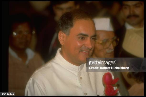 Rajiv Gandhi w. Supporters, re his resignation after defeat of his Congress Party in natl. Elections.