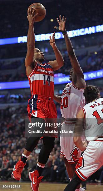 Gary Neal of the Washington Wizards puts up a shot over Tony Snell of the Chicago Bulls at the United Center on January 11, 2016 in Chicago,...