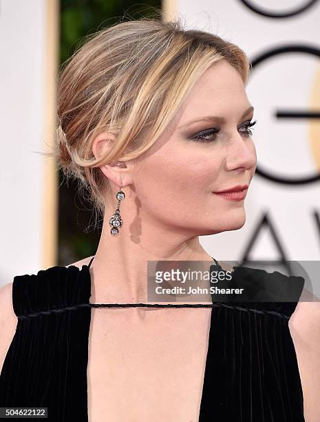 Actress Kirsten Dunst attends the 73rd Annual Golden Globe Awards held at the Beverly Hilton Hotel on January 10, 2016 in Beverly Hills, California.