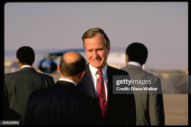 Pres-elect Bush greeting Mexican Pres-elect Salinas at airport in Houston, TX.