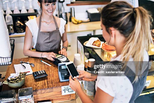 contactless payment in the cafeteria - australia shopping stockfoto's en -beelden