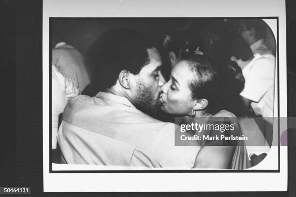 Dave Winfield Yankee outfielder, w. Common law wife, Sandra Renfro , seen kissing; currently suing him for alimony & child support. No location.
