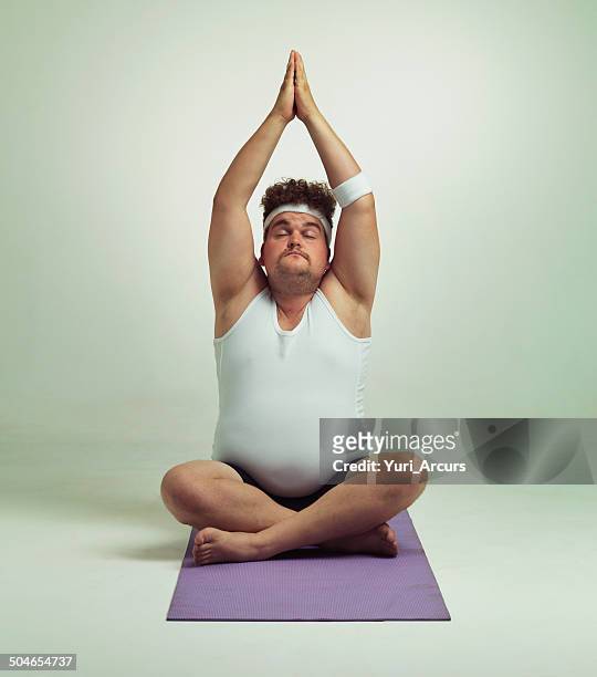 la vestibilità è facile, specialmente con lo yoga - humour foto e immagini stock