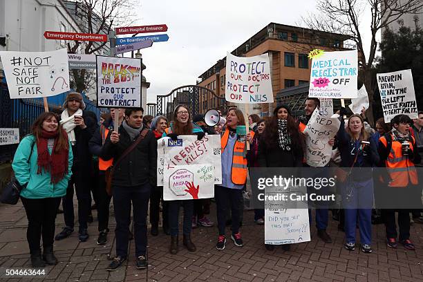 Junior doctors and staff members take part in a picket outside Kings College Hospital on January 12, 2016 in London, United Kingdom. Junior doctors...