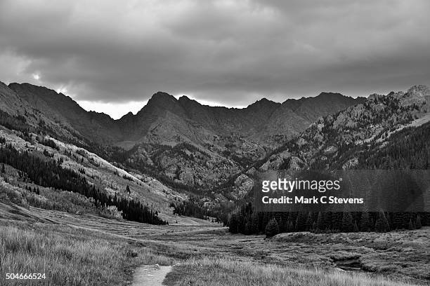 mount powell and the gore range (black & white) - mount powell stock pictures, royalty-free photos & images