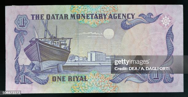 Qatar Riyal Boder 40 Qatar Banknotes Stock Photos, High-Res Pictures, and Images - Getty ...