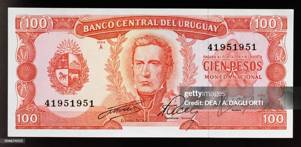 100 pesos banknote...