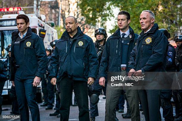 Townhouse Incident" Episode 1712 -- Pictured: Andy Karl as Sergeant Mike Dodds, Ice-T as Detective Odafin "Fin" Tutuola, Peter Scanavino as Dominick...
