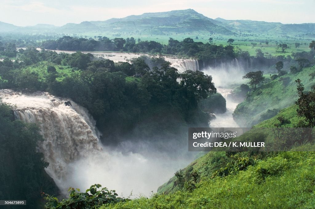 Blue Nile Falls (Tissisat)...
