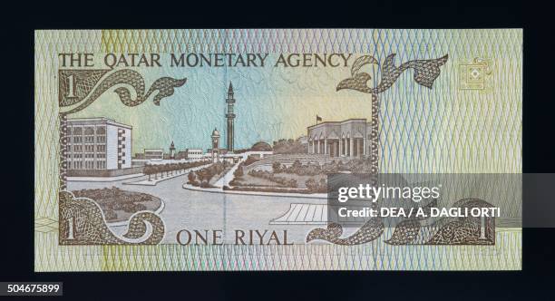 Qatar Riyal Boder Qatar Banknotes Photos and Premium High Res Pictures - Getty Images
