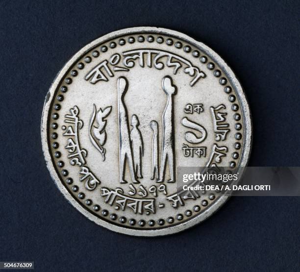 Taka coin, obverse. Bangladesh, 20th century.