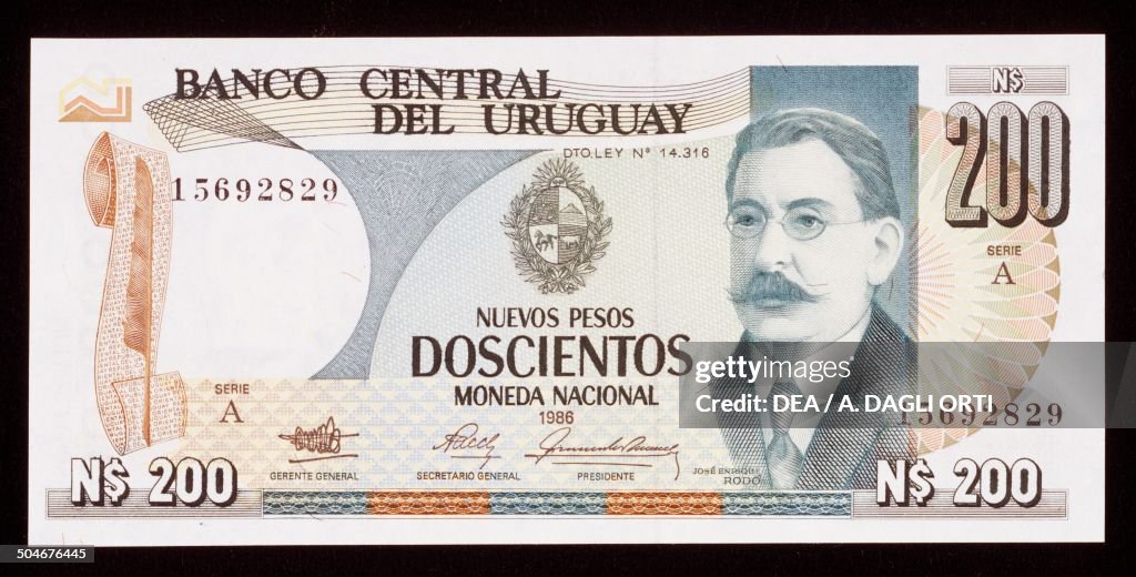 200 nuevos pesos banknote...