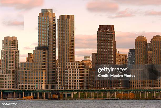 trump place from across the hudson - estrada joe dimaggio - fotografias e filmes do acervo