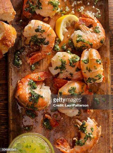 peeling und garnelen - shrimp scampi stock-fotos und bilder