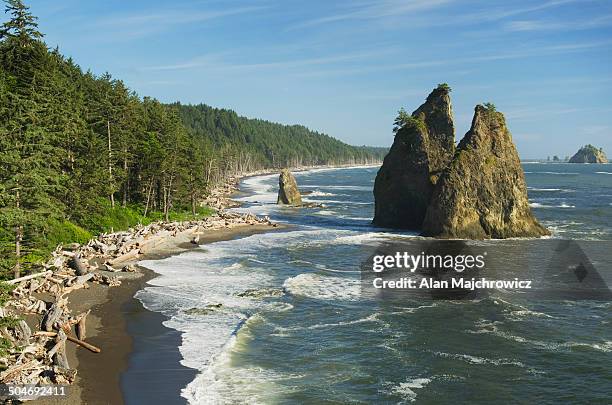 split rock rialto beach, olympic national park - olympic national park stockfoto's en -beelden