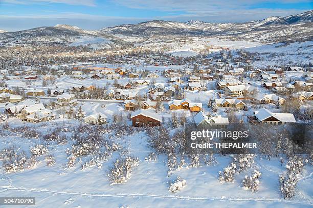 winter village in colorado - steamboat springs colorado stockfoto's en -beelden