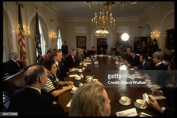 1st WH cabinet mtg. Shalala, Babbitt, Pres. Clinton, Aspin, Brown, Pena, Browner, McLarty, J. Brown, Cisneros, Espy, Bentsen, Gore, Reich, O'Leary,...
