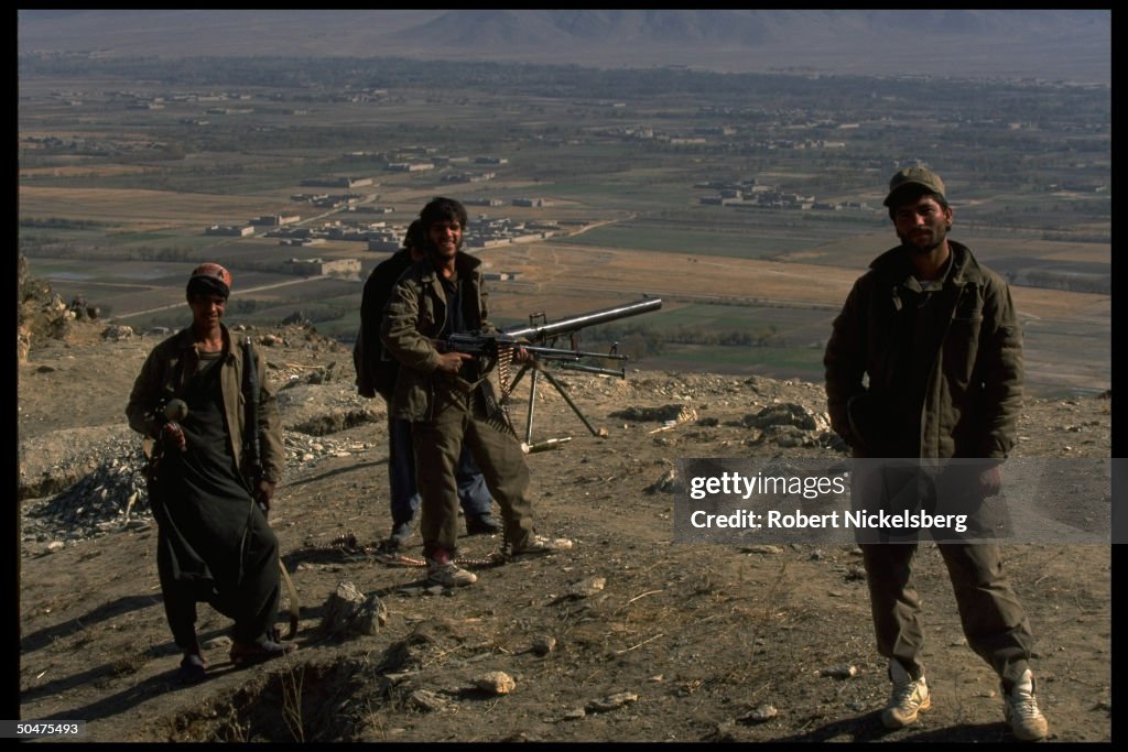 Govt. soldiers armed w. RPG & machine gu