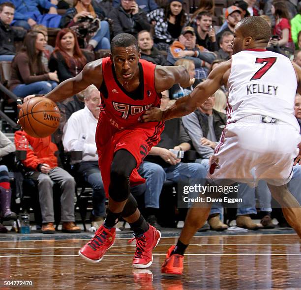 Shannon Scott of the Toronto Raptors 905 drives to the basket against the Sioux Falls Skyforce at the Sanford Pentagon on January 12, 2016 in Sioux...