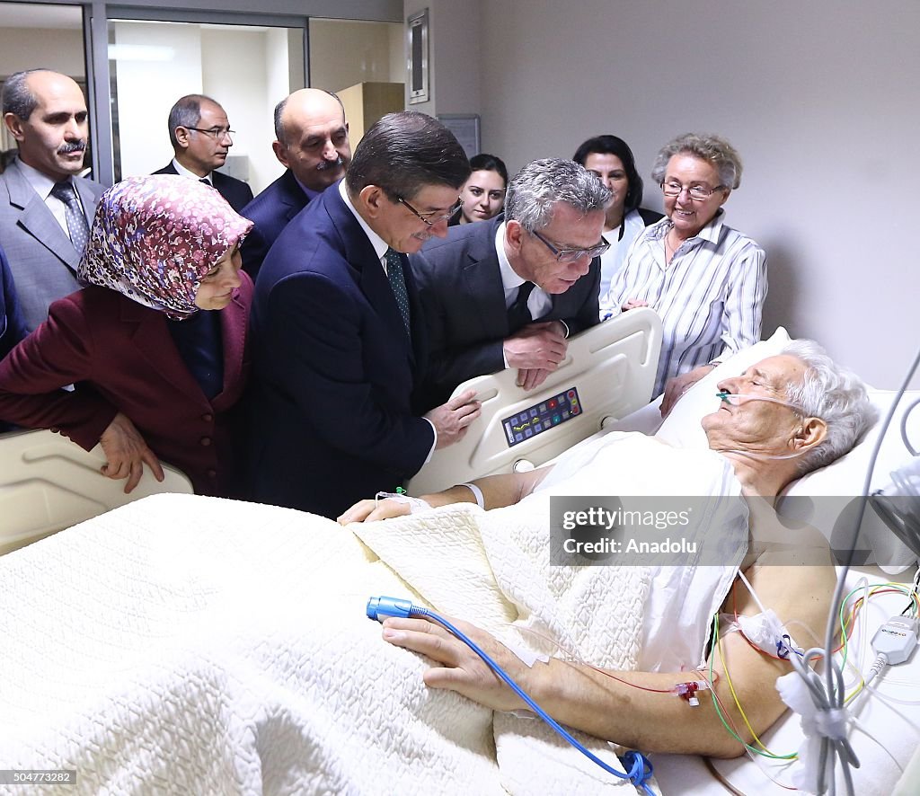 Turkish PM Davutoglu and Thomas de Maiziere visit tourists injured in Sultanahmet bombing