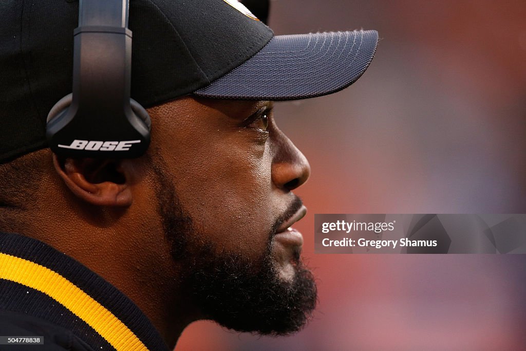 Pittsburgh Steelers v Cleveland Browns