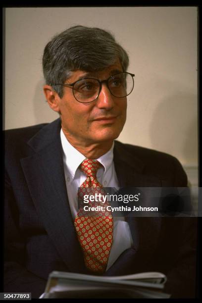 Chmn. Robert Rubin during WH press rm. Briefing on economy.