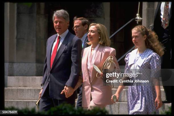 May 9, 1993 - Washington, DC: Pres. Bill & Hillary Rodham Clinton & daughter Chelsea during outing .