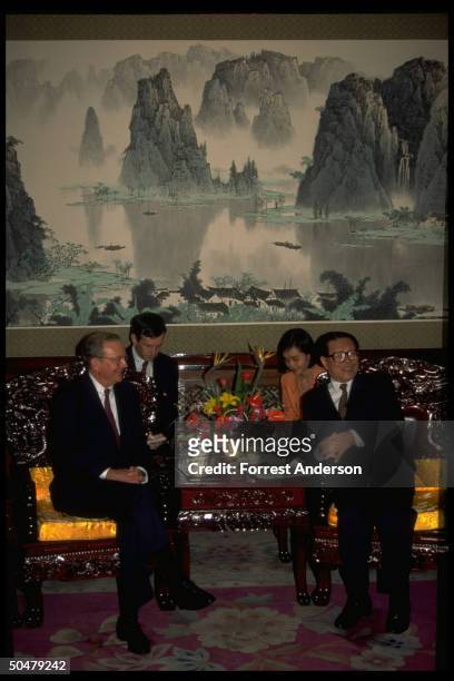 Chinese Pres. Jiang Zemin mtg. W. US Natl. Security Adviser Tony Lake , interpreters in tow.