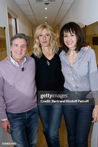 Actors Daniel Auteuil, Sandrine Kiberlain and Valerie Bonneton attend the 'Vivement Dimanche' French TV Show at Pavillon Gabriel on January 13, 2016...