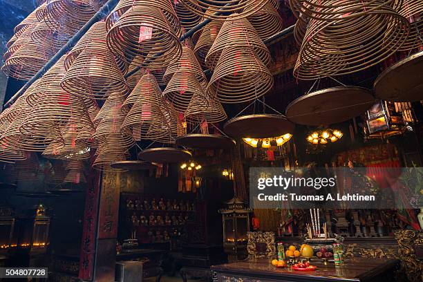 incense cones and altar at the man mo temple in tai po, hong kong, china. focus on the cones. - templo de man mo - fotografias e filmes do acervo