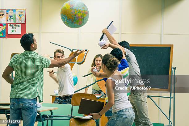 schlacht von studenten im klassenzimmer - classroom riot stock-fotos und bilder