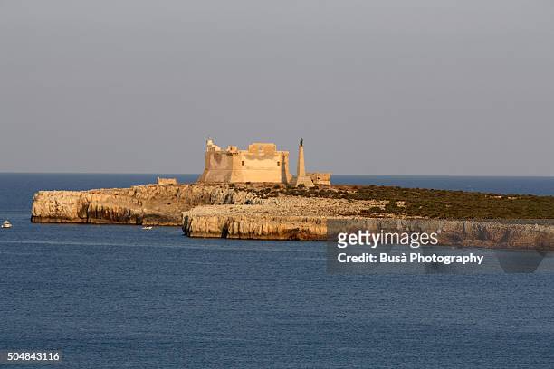 fortress in the island of capo passero, the southernmost point in sicily (italy) - portopalo di capo passero stock pictures, royalty-free photos & images
