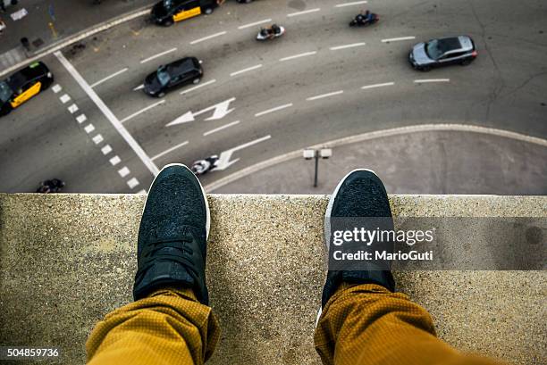 suicidio por jump - salto alto fotografías e imágenes de stock