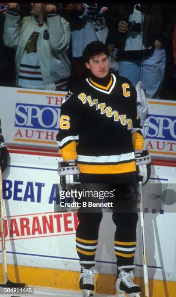 Mario Lemieux of the Pittsburgh Penguins warms-up before the game against the Philadelphia Flyers on March 2, 1993 at the Spectrum in Philadelphia,...