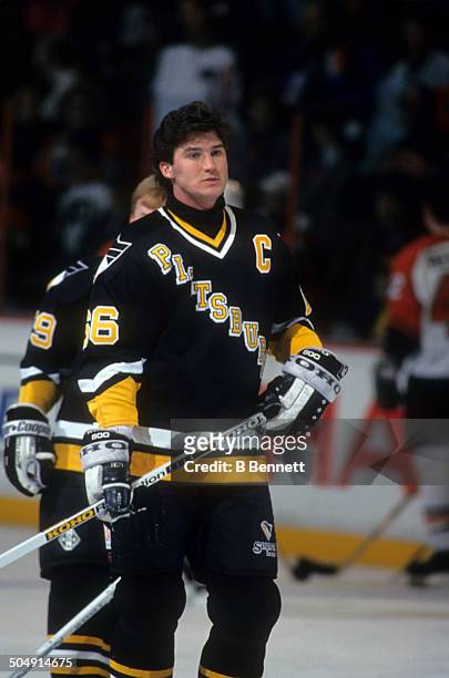 Mario Lemieux of the Pittsburgh Penguins warms-up beofre the game against the Philadelphia Flyers on March 2, 1993 at the Spectrum in Philadelphia,...