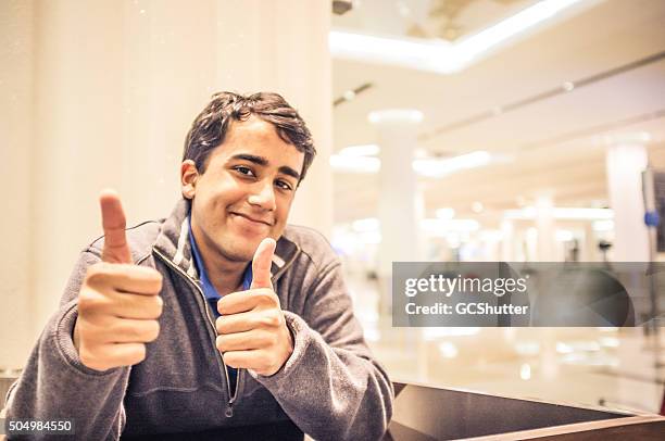 after a successful speech - success - thumbs up - overheidsberoep stockfoto's en -beelden