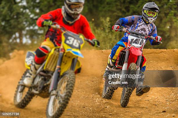 two motocross racers - racemotor circuit stockfoto's en -beelden