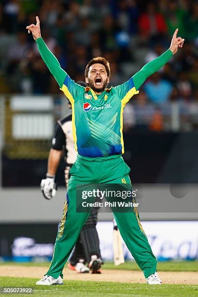 Shahid Afridi of Pakistan celebrates his wicket of Luke Ronchi of New Zealand during the first T20 match between New Zealand and Pakistan at Eden...