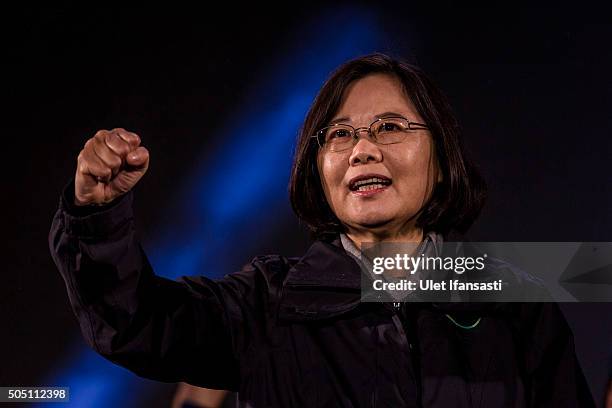 Democratic Progressive Party presidential candidate Tsai Ing-wen waves to supporters during a rally campaign ahead of the Taiwanese presidential...