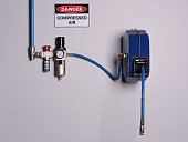Fixed color coded compressed air line with pressure regulator