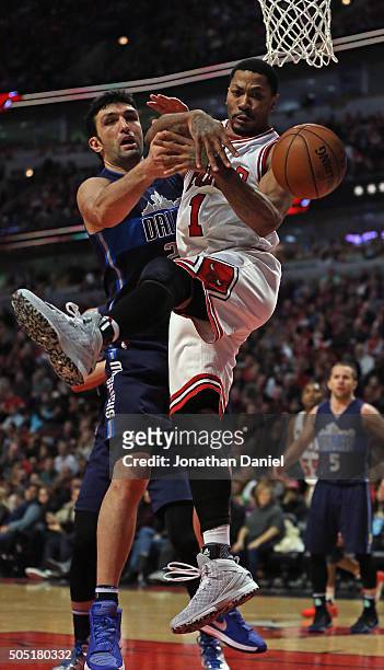 Derrick Rose of the Chicago Bulls is fouled by Zaza Pachulia of the Dallas Mavericks at the United Center on January 15, 2016 in Chicago, Illinois....