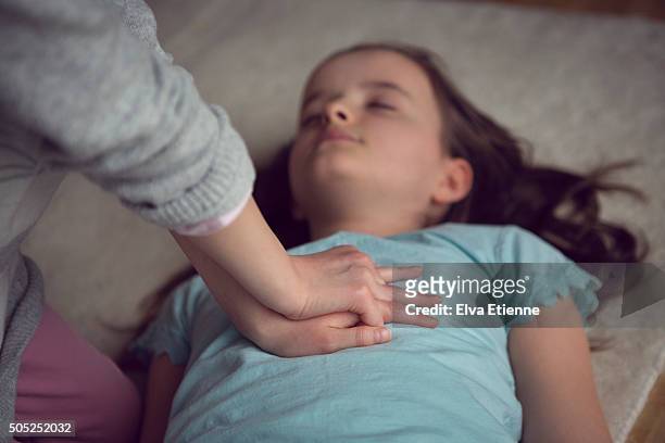 children practising cpr and first aid - first aid training stock pictures, royalty-free photos & images